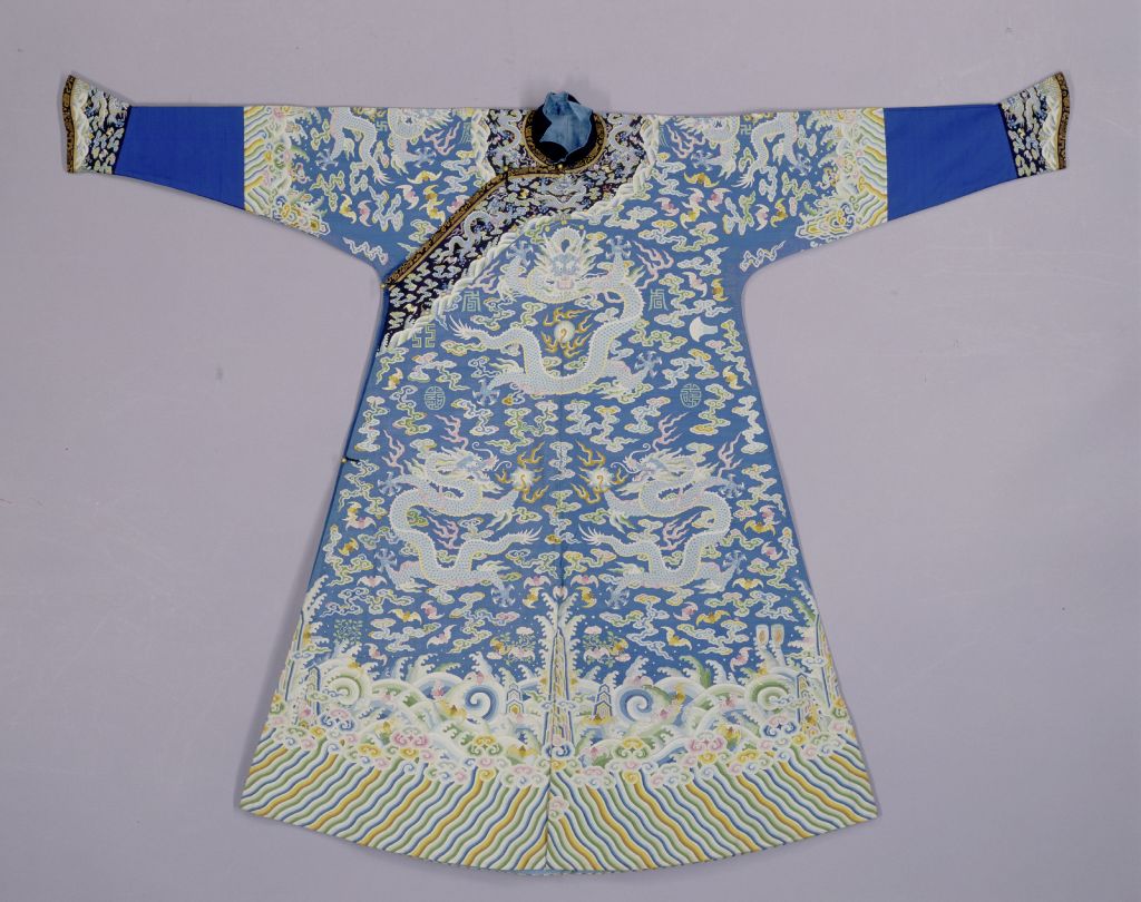 图片[1]-Moon White Carved Silk Colored Cloud Blue Dragon Pattern Dragon Robe-China Archive